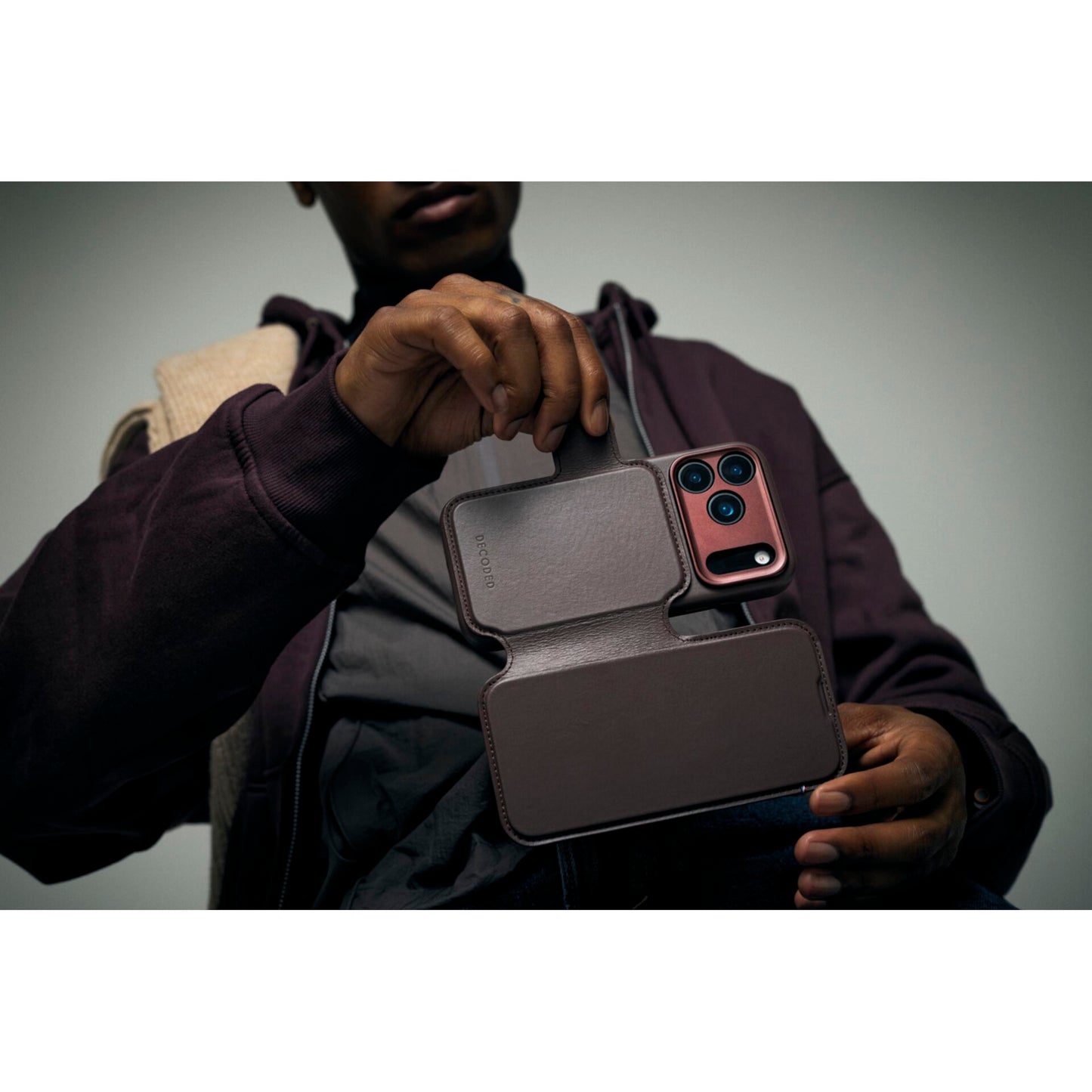 Decoded Leather Detachable Wallet iPhone 17 Pro Chocolate Brown