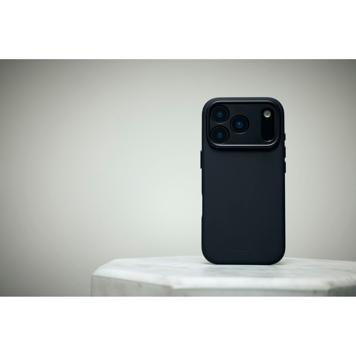 Decoded AntiMicrobial Silicone Backcover iPhone 17 Pro Max Black
