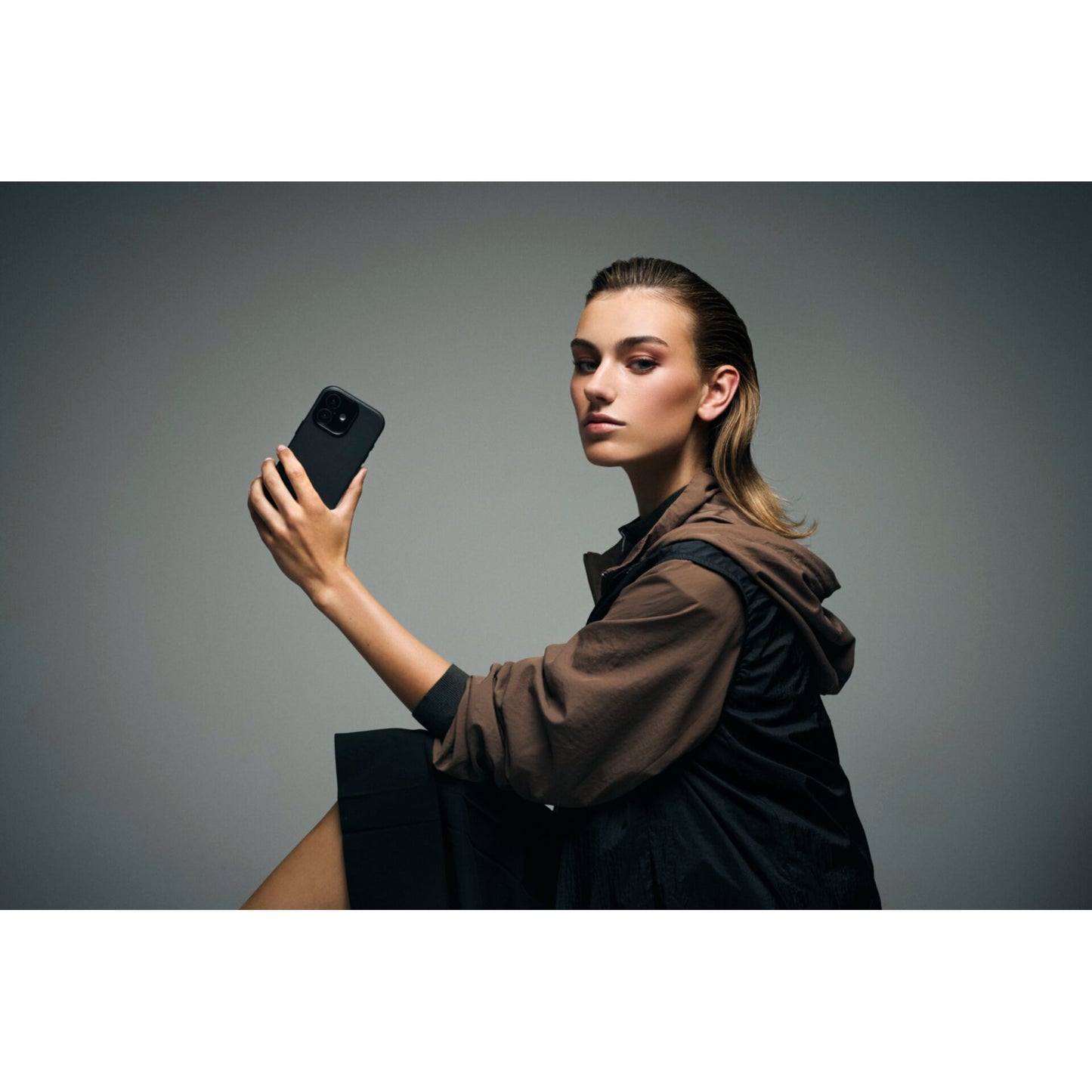 Decoded Leather Backcover iPhone 17 Black