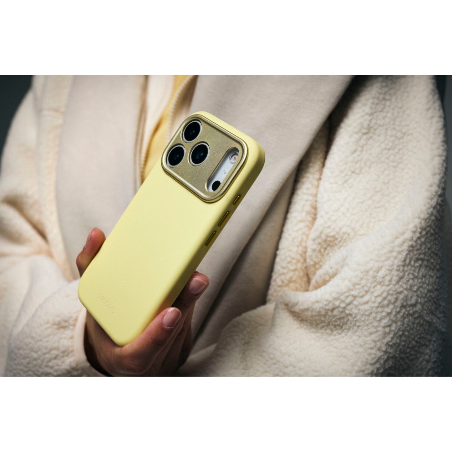 Decoded AntiMicrobial Silicone Backcover iPhone 17 Pro Yuma Yellow