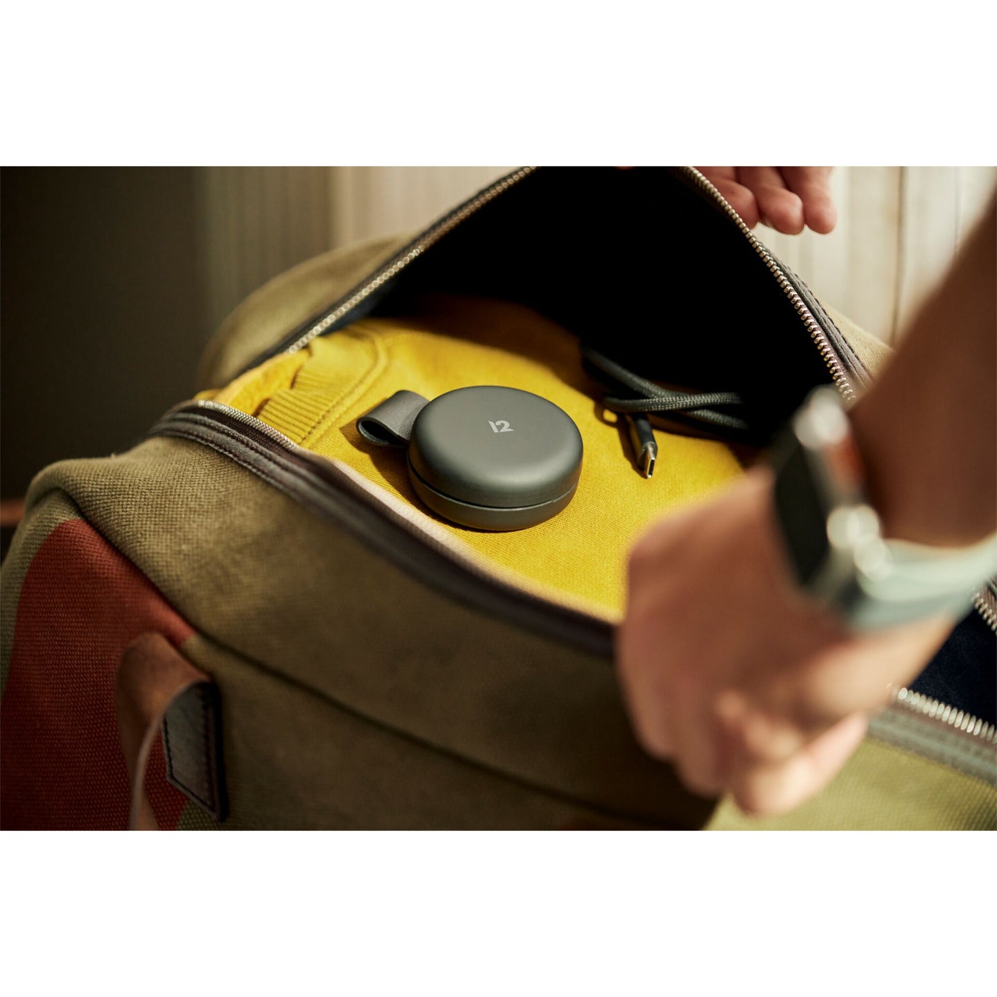 Twelve South ButterFly SE 2-in-1 Qi2 Wireless Charger Black