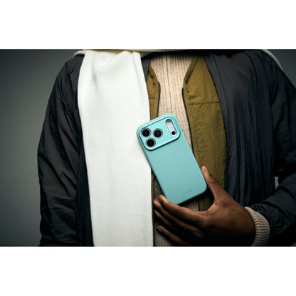 Decoded AntiMicrobial Silicone Backcover iPhone 17 Pro Retro Blue