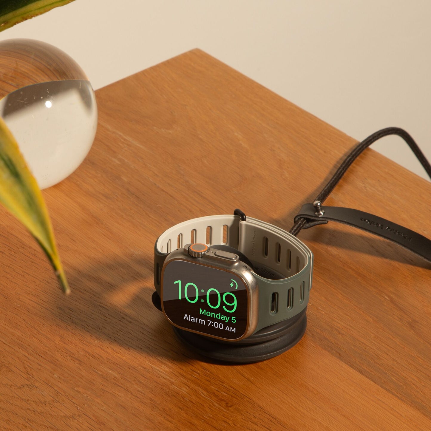 Native Union Voyage 2-in-1 Qi2 Foldable Wireless Charger Black