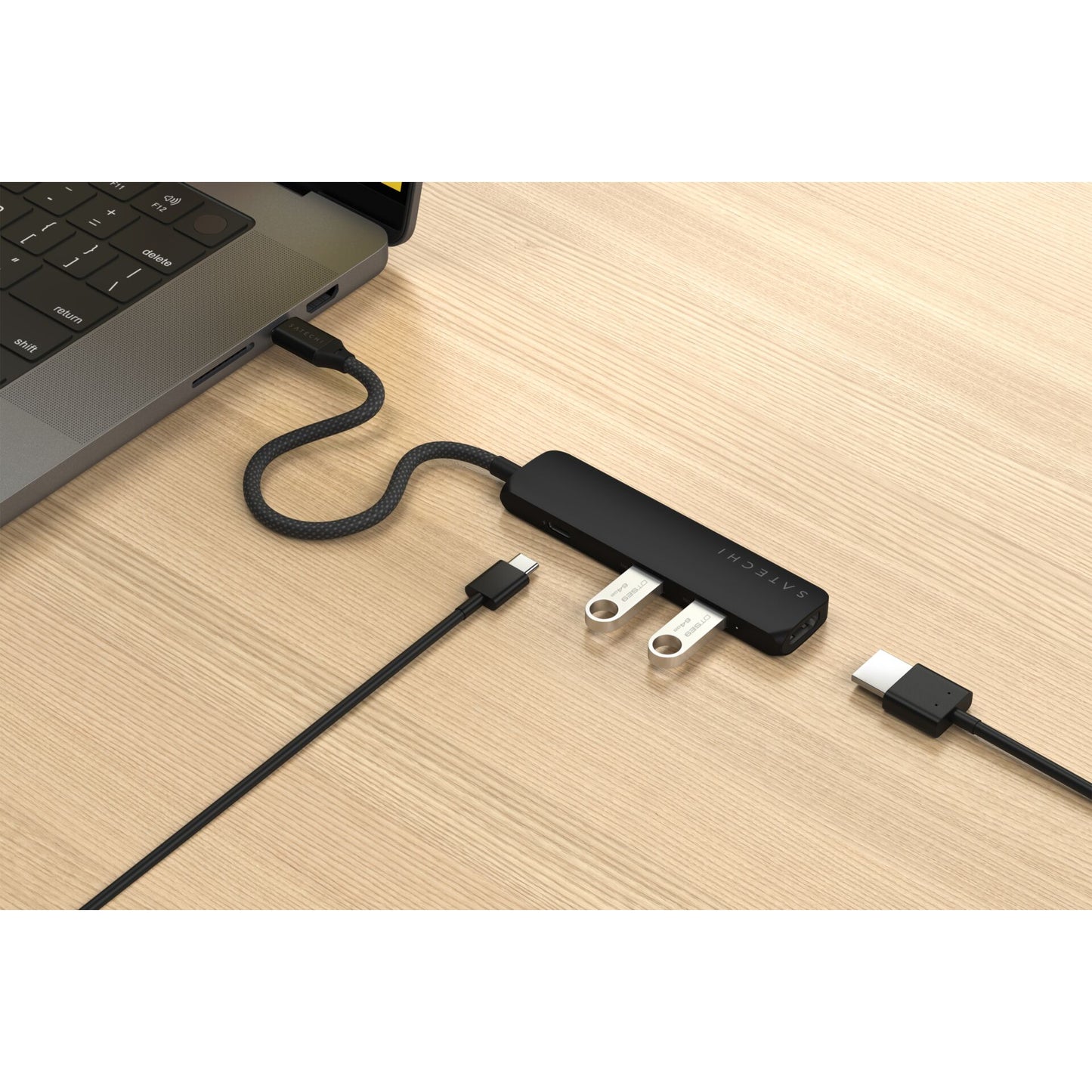 Satechi USB-C 4-in-1 Slim Multiport Adapter 4K Black