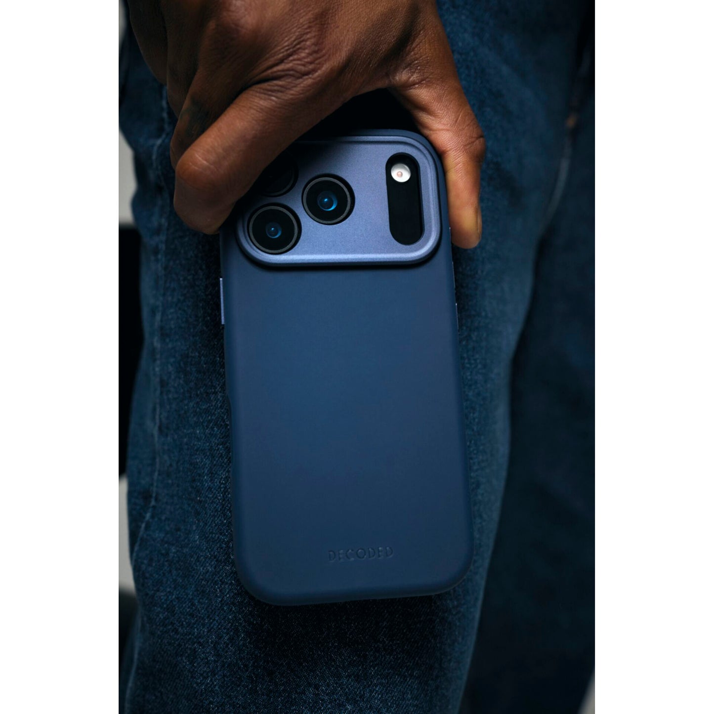 Decoded AntiMicrobial Silicone Backcover iPhone 17 Pro True Navy