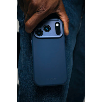 Decoded AntiMicrobial Silicone Backcover iPhone 17 Pro True Navy