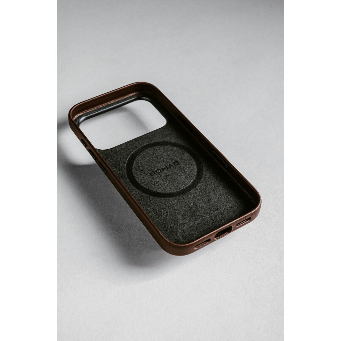 Nomad Traditional Leather Case iPhone 17 Pro Max Brown