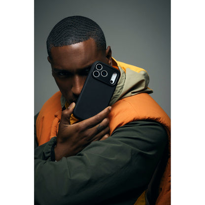 Decoded AntiMicrobial Silicone Backcover iPhone 17 Pro Phantom Black