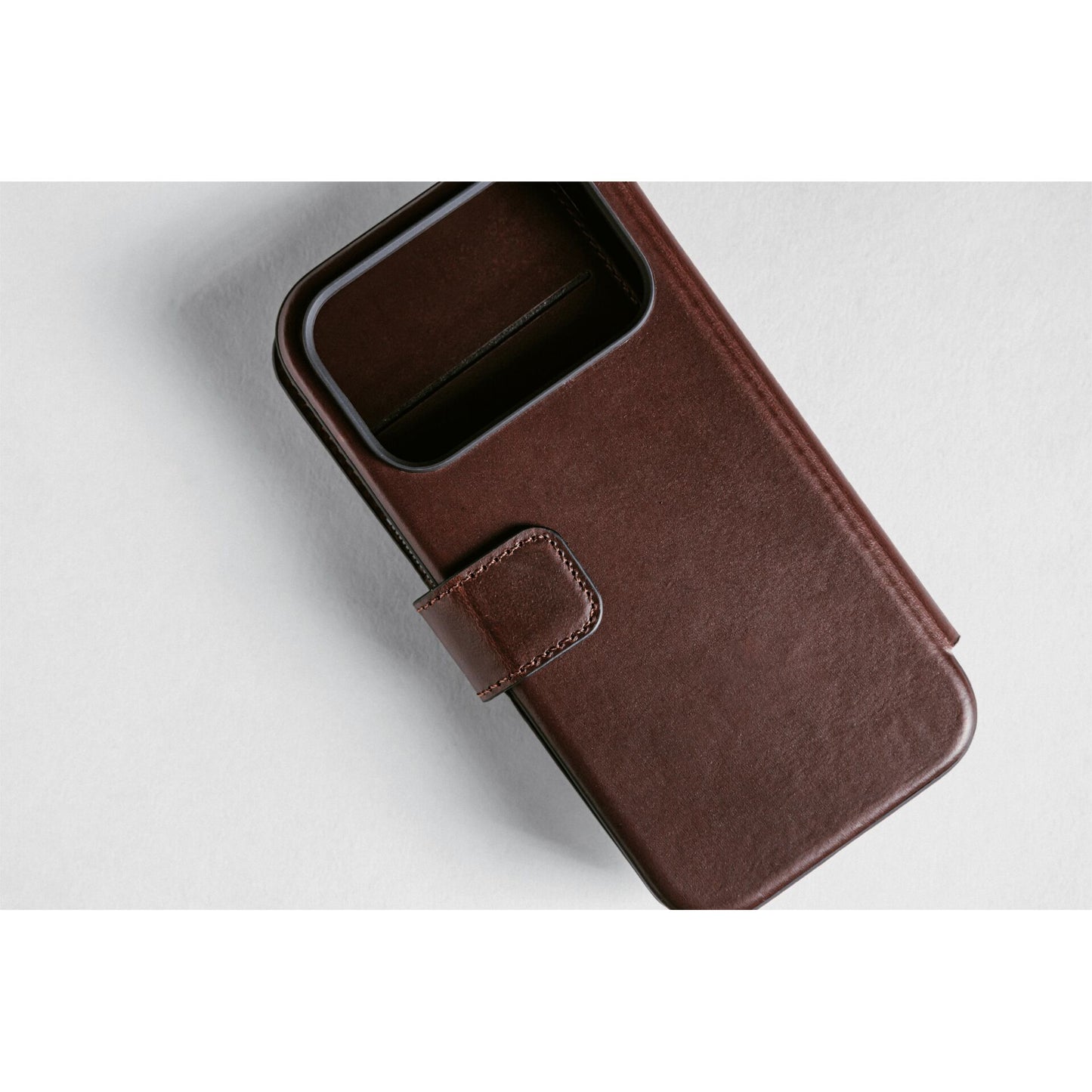Nomad Modern Leather Folio iPhone 17 Pro Rustic Brown Horweed