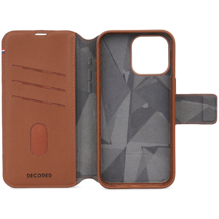 Decoded Leather Detachable Wallet iPhone 15 Pro Max Tan